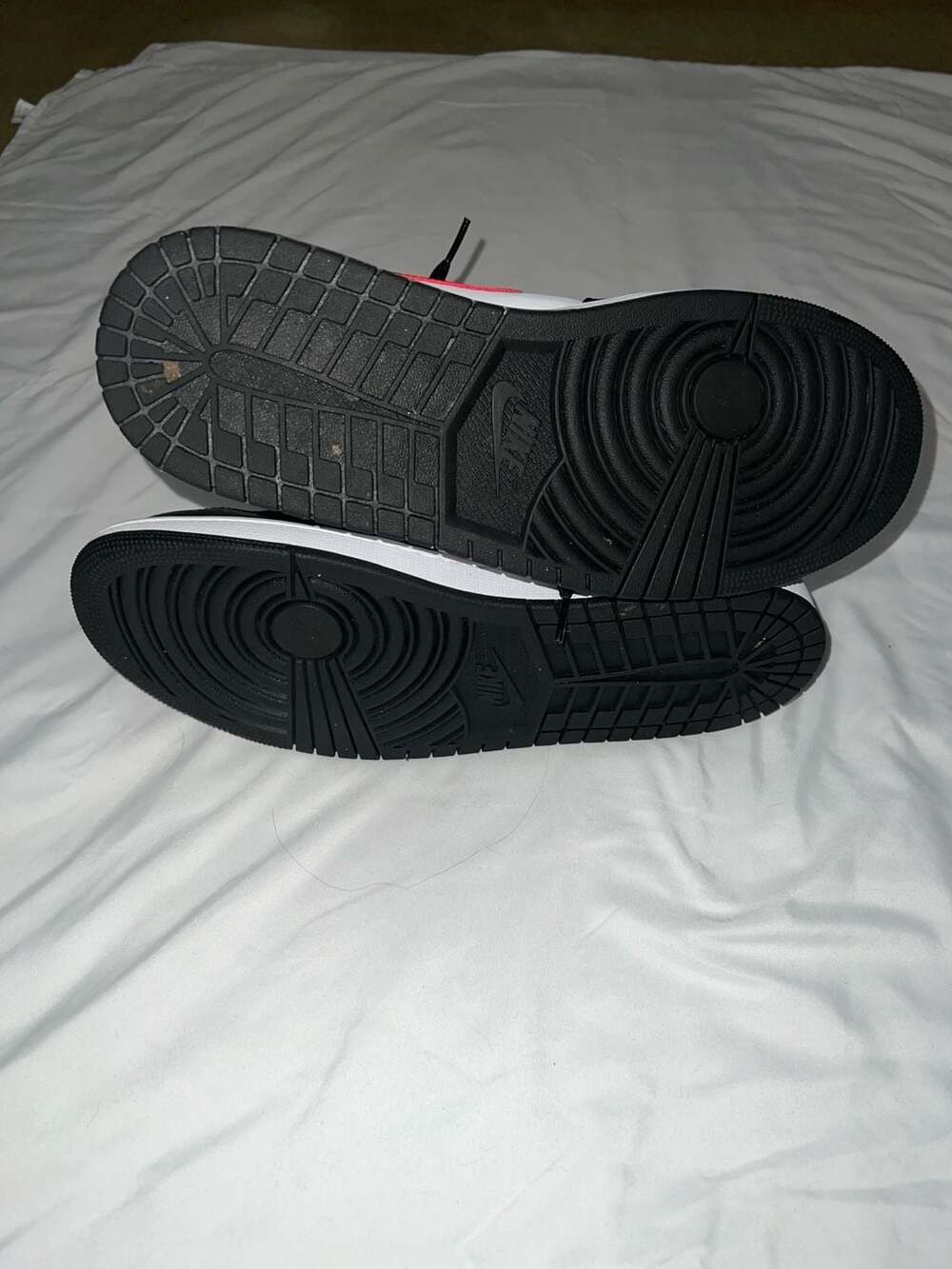 Air Jordan 1 Mid Bred Toe Black Fire Red White 554724-079 - Picture 5 of 5